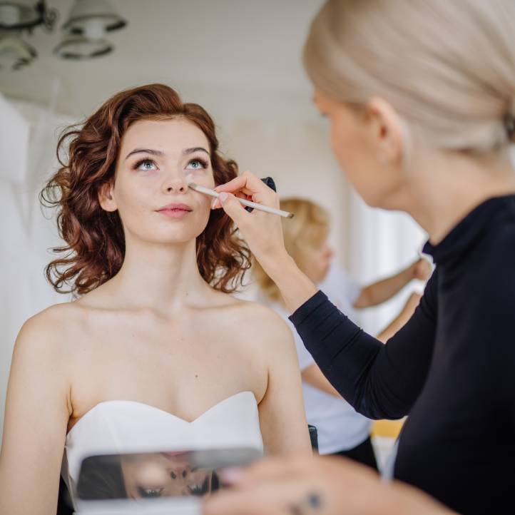 Classic vs Modern Wedding Makeup: Which One Fits Your Style?